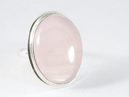 Grote ovale zilveren ring met rozenkwarts - maat 20