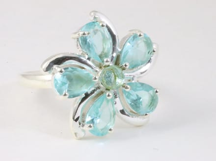 Hoogglans zilveren ring met blauwe topaas - maat 18.5