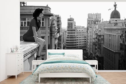 Behang - Fotobehang Madrid - Architectuur - Spanje - Vrouw - Breedte 345 cm x hoogte 220 cm