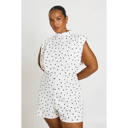 boohoo Dames Plus Polkadot Playsuit Met Geplooide Details En Getailleerde Pasvorm | Wit | Maat: 44