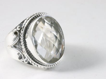 Bewerkte zilveren ring met bergkristal - maat 18.5