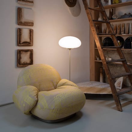 Gubi vloerlamp Stemlite, kiezelgrijs, hoogte 110 cm, dimbaar
