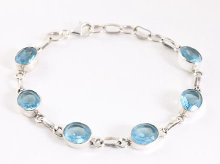 Zilveren armband met blauwe topaas
