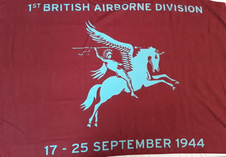Airborne 1st British Airborne Division Vlag 100 x 150 cm | Authentieke Uitvoering | 160 Grams Spun Polyester