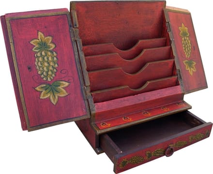 Brievenmap Hout - Bureaubox Decoratief - Bureau Organiseren - Liefdevol Beschilderd - 24x29x17 cm - Rood