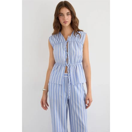Gestreepte Mouwloze Knopen-Through Peplum Blouse