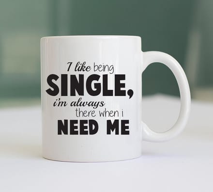 Mok - I Like Being Single, I'm Always There When I Need Me - Singles Day - Cadeau Mok - Grappige Mok met Tekst