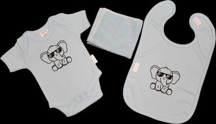 Kraamcadeau -blauw - olifant - slab - spuugdoek - romper - maat 50/56.