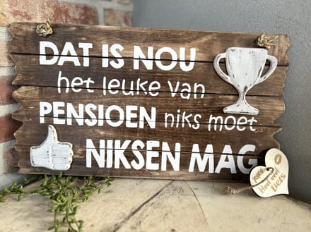 Creaties van Hier - Tekstbord met houten hartje - Pensioen - 26x44 cm - Hout