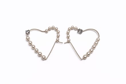 Hartjes oorringen met look a like pareltjes | goud gekleurd