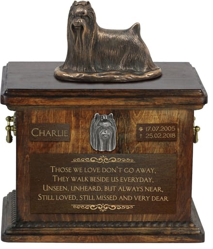 Persoonlijke urn voor Yorkshire Terrier met beeldje voor hondenas.