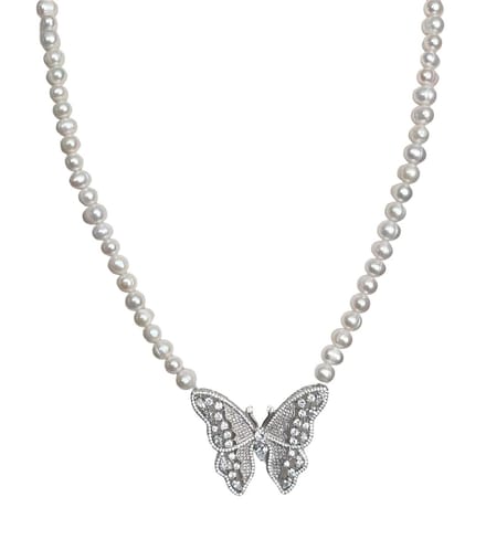 N3 Collecties Lange Parelcollier met vlinder zirkoon hanger