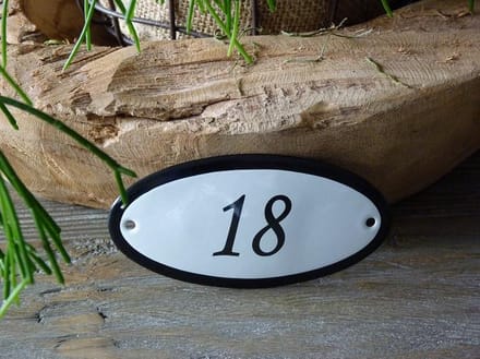 Emaille huisnummer 10x5 wit nr. 18