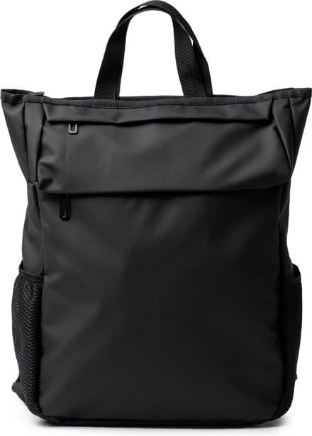 Rugzak van PU-leer met ritssluiting. Breed binnenvak met uitneembaar vak voor 15" laptop.