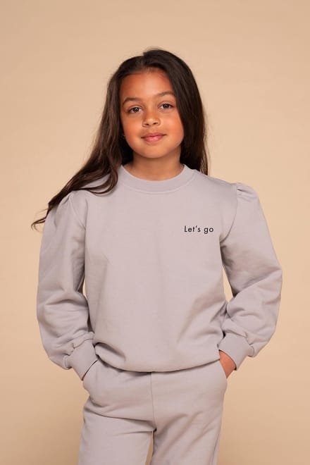 KIDS PUFF joggingset &C x REVIVE Light Grey. Maat 1-2Y.