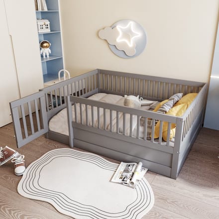 Kinderbed 140 x 200 cm - houten bedframe met leuning en deur - grijs - zonder matras