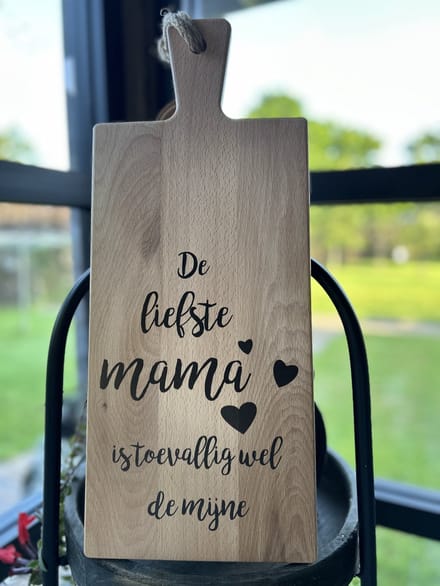 Creaties van Hier - Serveerplank - Mama - Hout - 49 cm - moederdag cadeautje