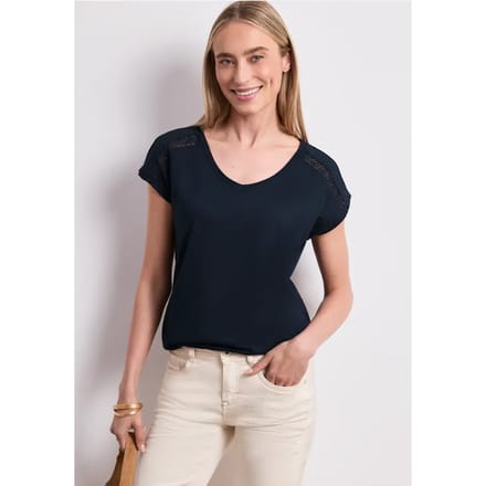 Shirt met V-hals en gehaakte details
