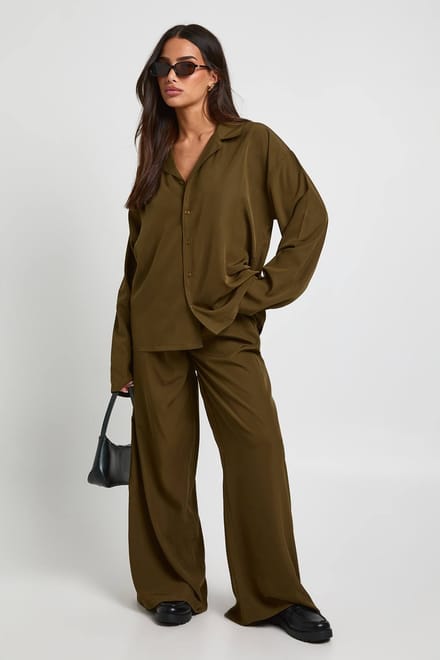 boohoo Dames Petite oversized overhemd & wijde pijpenbroek co-ord | Olive | Maat: 8