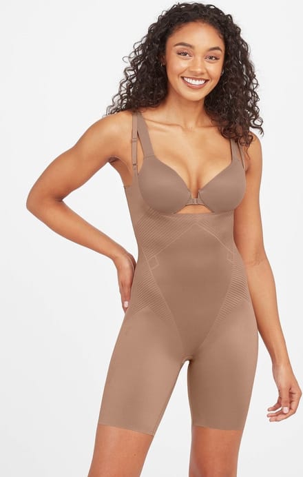 SPANXshape™ Invisible Open-Bust Mid-Thigh Bodysuit- Kleur Cafe au Lait (donkere huidskleur) - S