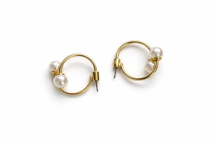 Ovale oorringen met look a like pareltjes | goud gekleurd