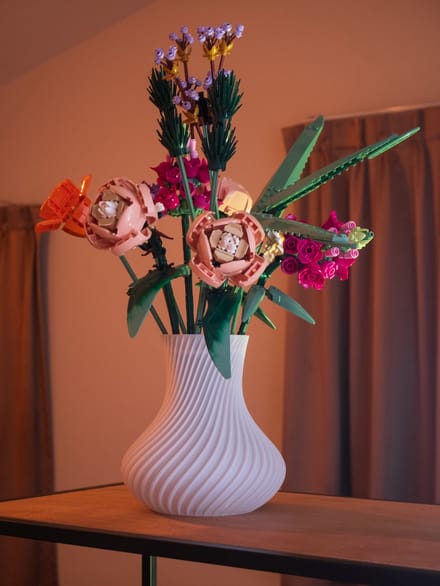 Botanical Bloemen Vaas - Met geïntegreerde houder voor 17 stelen - Wit - Maerc Design