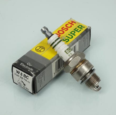 Bougie d'allumage Bosch W 8 BC pour moto scooter quad / BP5HS Neuf