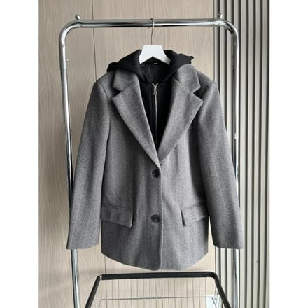 Collectie herfst/winter: Damesjas met capuchon, patchwork, visgraatmotief, lange mouwen en schoudervullingen L black