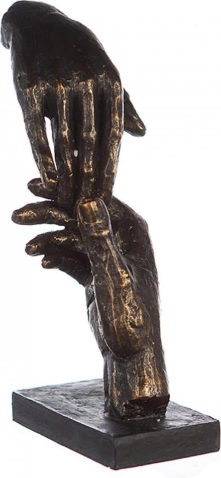 Sculptuur elkaar een handje helpen