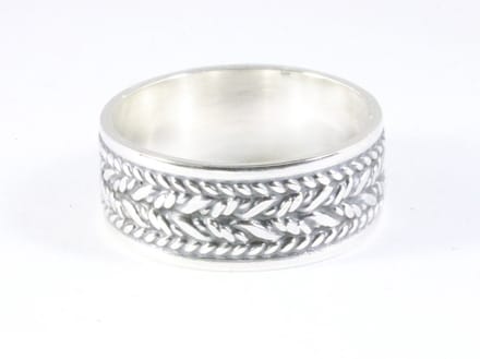 Zware zilveren ring met kabelpatroon - maat 21