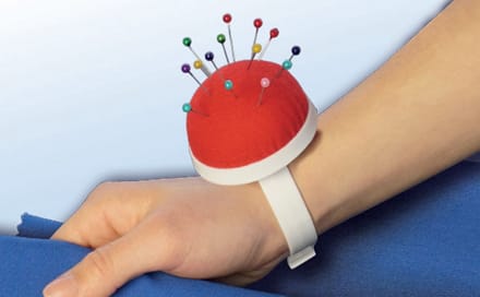 Klosjearmkussen met klem, rood/wit