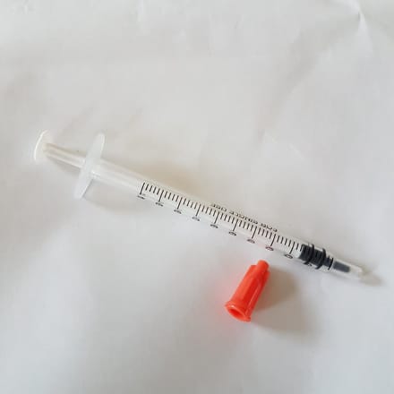 Colostrum / Moedermelk voedingsspuitjes (5 stuks) met dop spuitjes moedermelkspuitjes 2 cc