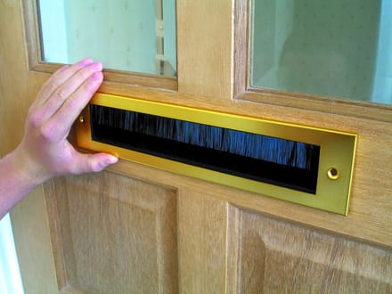 Borstelbescherming voor briefgleuven - Goud (338 mm x 78 mm)