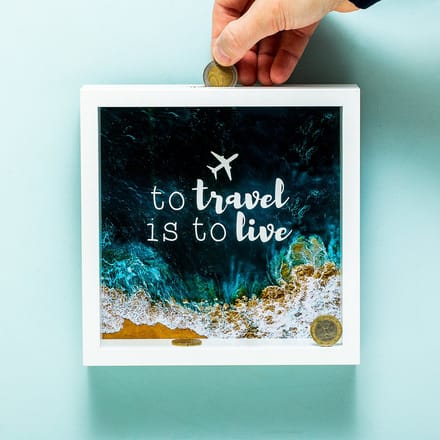 Houten Spaarpot - To Travel Is To Live van OOTB