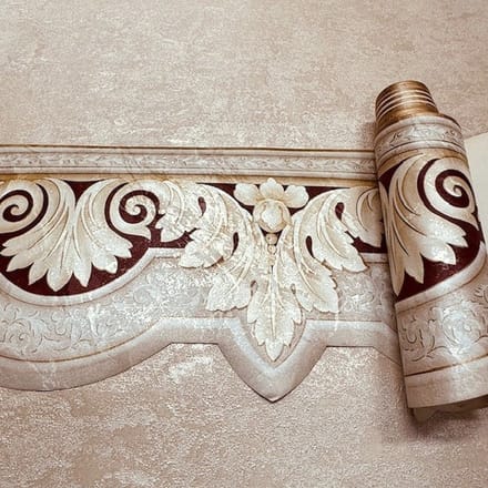 Brede Behangrand Draperie Klassiek – Ornament Design – 5 Meter x 17 cm – Beige/Bordeaux
