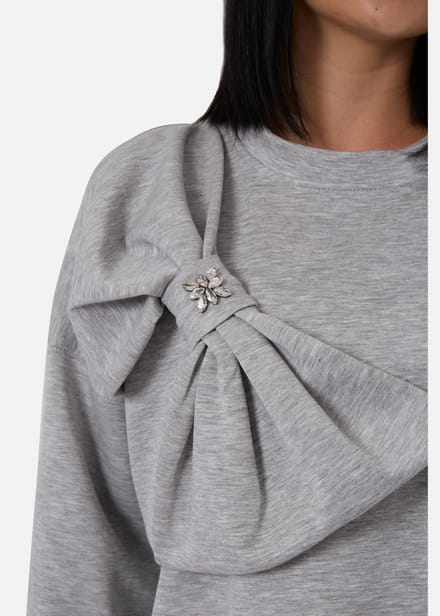 Grijze oversized trui met contrasterende strik aan de zijkant