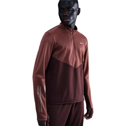 Nike pacer therma-fit winterized ziptop in de kleur rood.