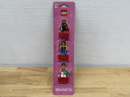 LEGO 852948 Female Minifigure Magnet Set Blister Pack