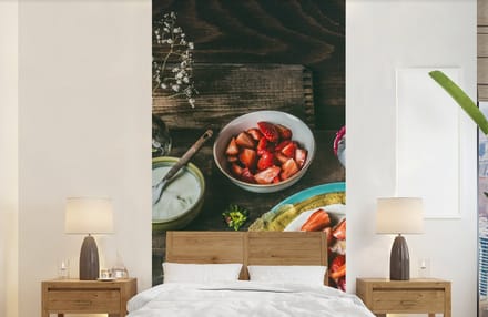 Behang - Fotobehang Aardbei - Rustiek - Fruit - Rustiek Bloemen - Breedte 120 cm x hoogte 240 cm