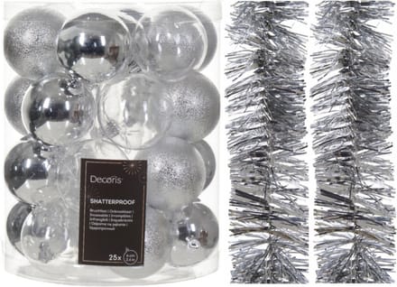 Kerstversiering set - zilver - kerstballen 6 cm en kerstslingers - kunststof