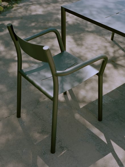New Works May Armleunstoel Outdoor - dark green