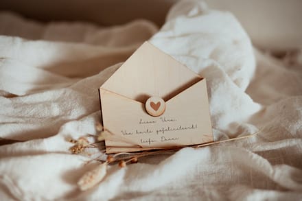 Bolletoet houten envelop - hartje - eigen tekst - personaliseren - cadeau - verjaardag - bruiloft