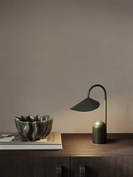 Ferm Living Arum draagbare lamp - grass green