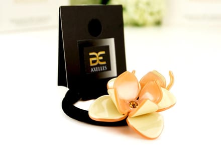 Luxe Haarelastiek twee Camelia's in geschenkdoos (crème-beige)