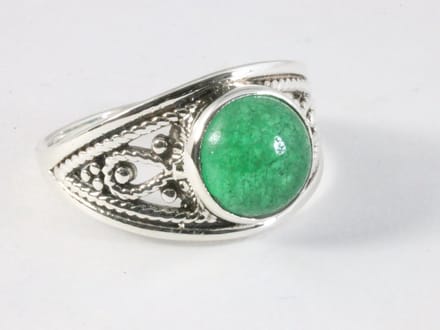 Opengewerkte zilveren ring met jade - maat 18.5