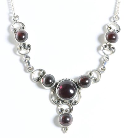 Zilveren ketting met granaat
