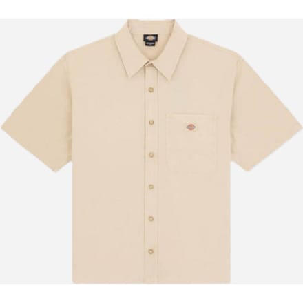 groen man beige shirt