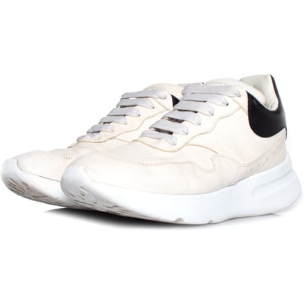 Alexander McQueen crèmekleurige sneakers