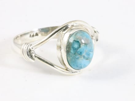 Opengewerkte zilveren ring met blauwe apatiet - maat 16