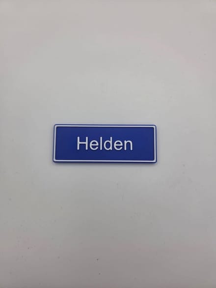 Koelkast Magneet plaatsnaam 8 X 3 CM Helden